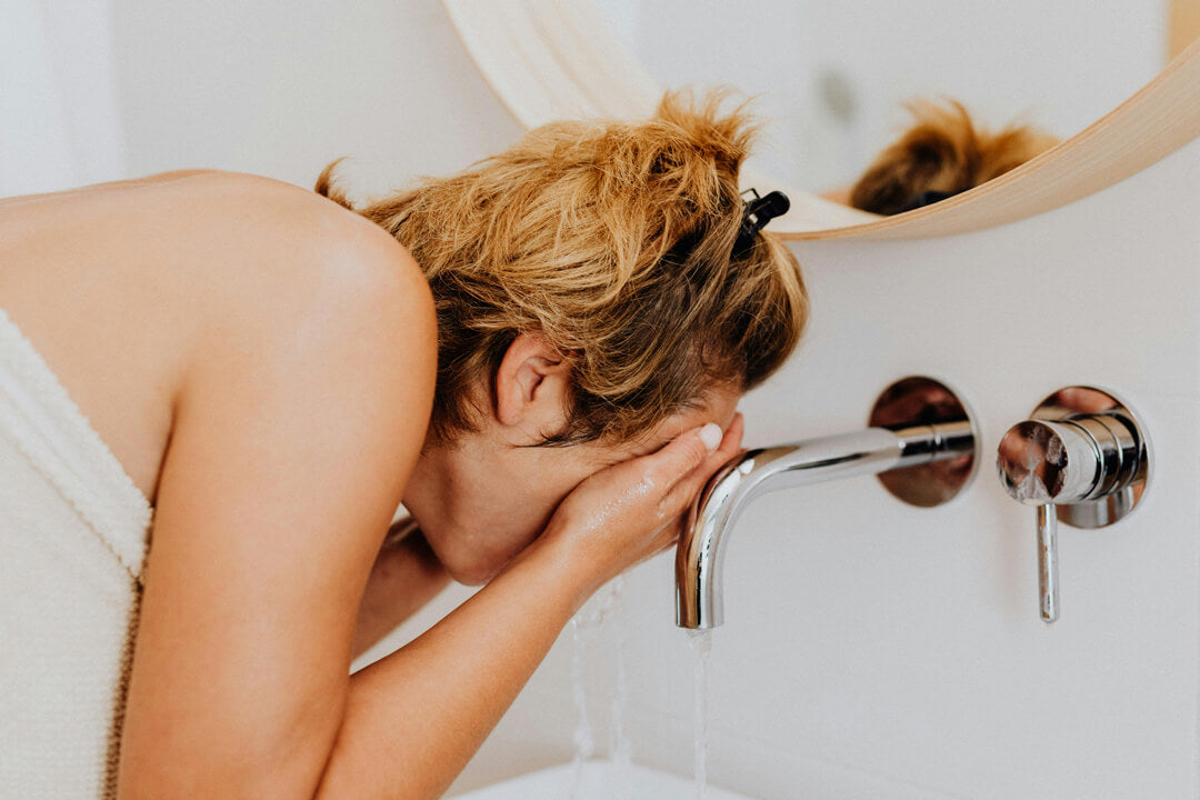 Gesichtsreinigung am Morgen: Warum Wasser völlig ausreicht